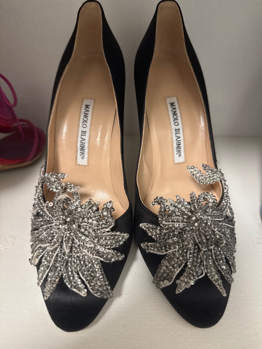 Manolo Blahbik Black Swan Pump Size 38